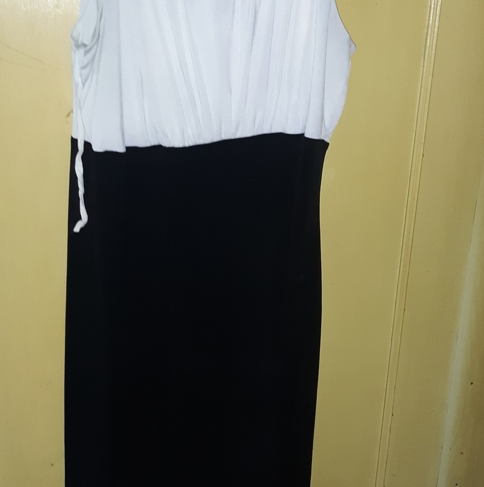 Dress - Picture 2 of 2
